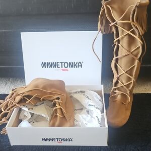 Minnetonka Women's Brown Lace-Up Fringe Boots